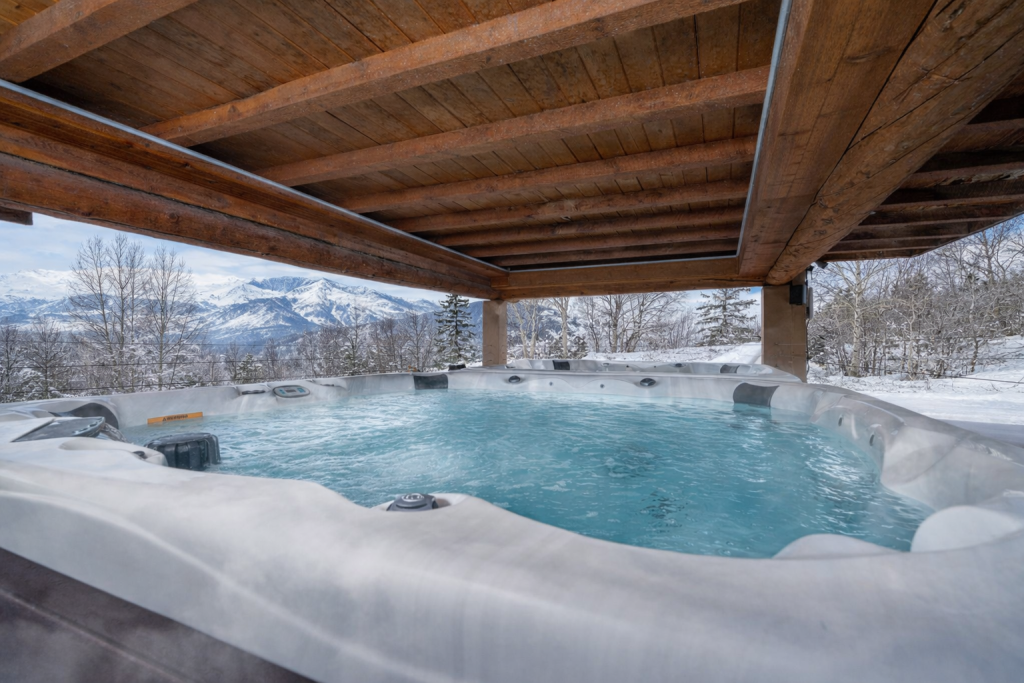 CHIP_Hot-Tubs-winterized - Chipeta Lodge Resort + Spa The communal hot tub at Chipeta Lodge Resort + Spa